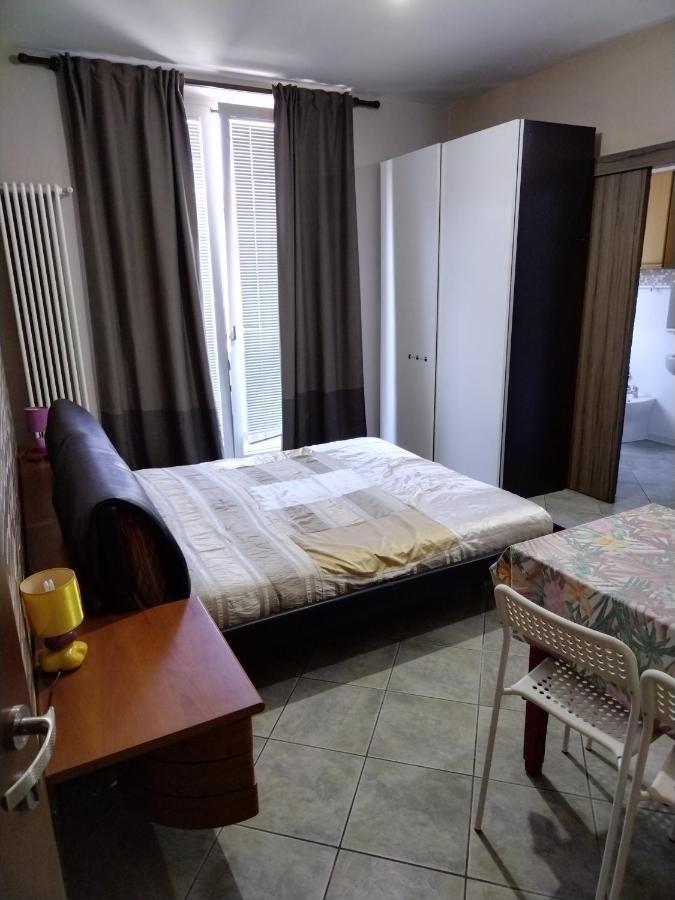 Camera Manu Bed and Breakfast Cantù Exterior foto
